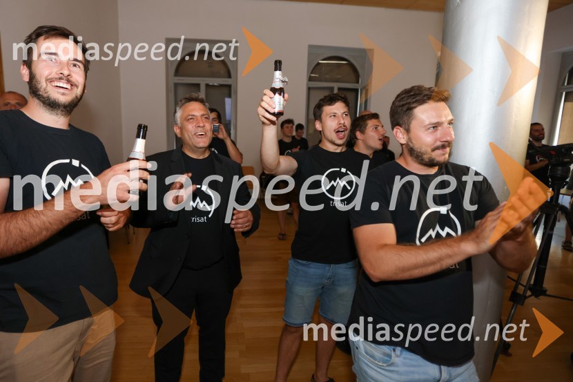  ... ; dr. Iztok Kramberger, Fakulteta za elektrotehniko, računalništvo in informatiko;  ... ;  ... Izstrelitev satelita Trisat-R, Univerza v Mariboru