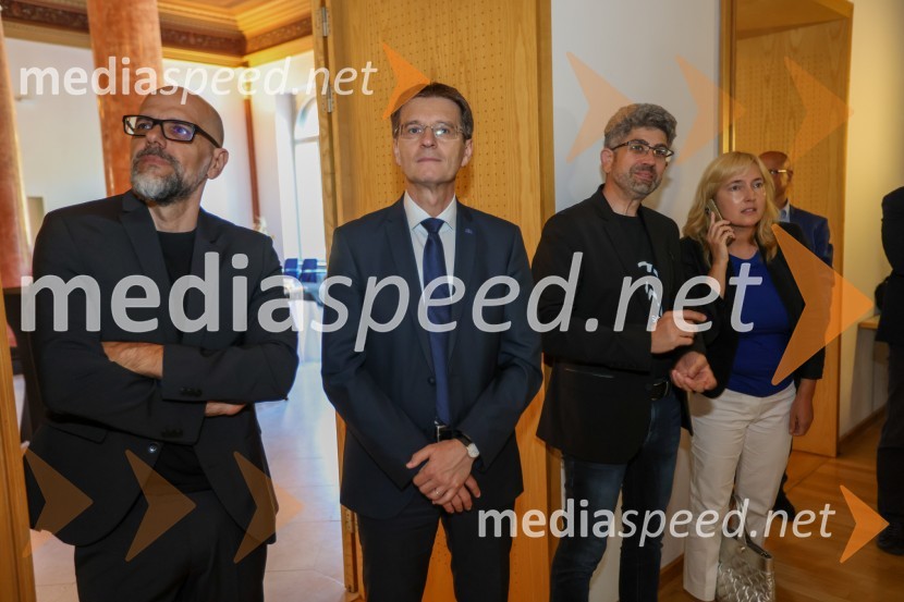  ... ; prof. dr. Zdravko Kačič, rektor Univerze v Mariboru; dr. Tomaž Rotovnik, direktor, SkyLabs;  ... Izstrelitev satelita Trisat-R, Univerza v Mariboru