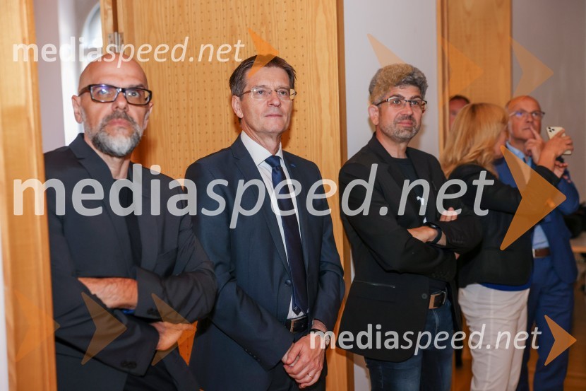  ... ; prof. dr. Zdravko Kačič, rektor Univerze v Mariboru; dr. Tomaž Rotovnik, direktor, SkyLabsIzstrelitev satelita Trisat-R, Univerza v Mariboru