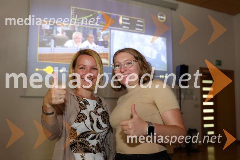  Alenka Ribič, služba za odnose z javnostmi, Univerza v Mariboru;  ... Izstrelitev satelita Trisat-R, Univerza v Mariboru