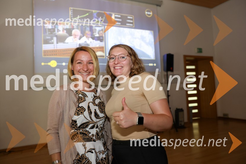  Alenka Ribič, služba za odnose z javnostmi, Univerza v Mariboru;  ... Izstrelitev satelita Trisat-R, Univerza v Mariboru