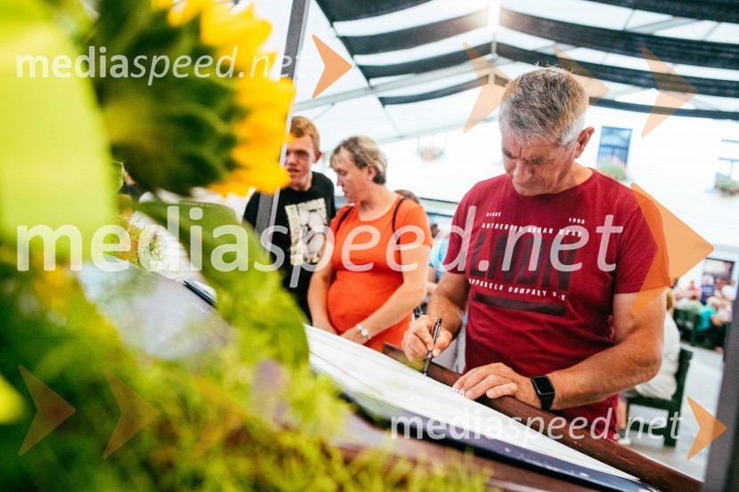 Dan Laščanov, Pivo in cvetje 2022