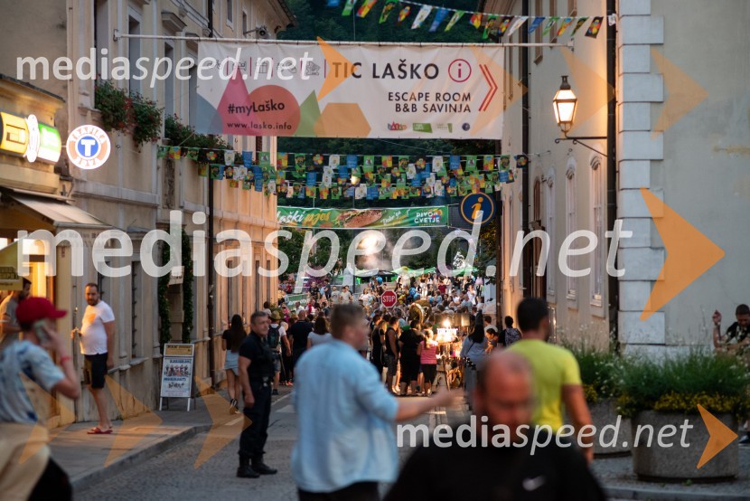 Pivo in cvetje 2022, petek