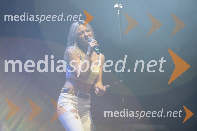  Aleksandra Josić, pevka skupine King FooPivo in cvetje 2022, petek