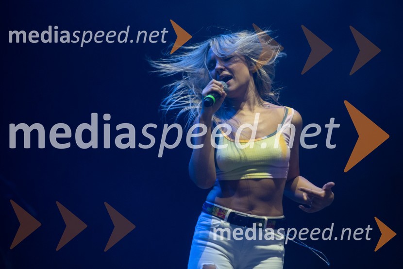  Aleksandra Josić, pevka skupine King FooPivo in cvetje 2022, petek