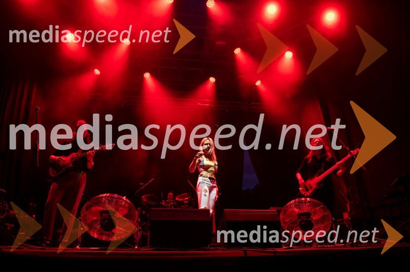  Aleksandra Josić, pevka skupine King FooPivo in cvetje 2022, petek