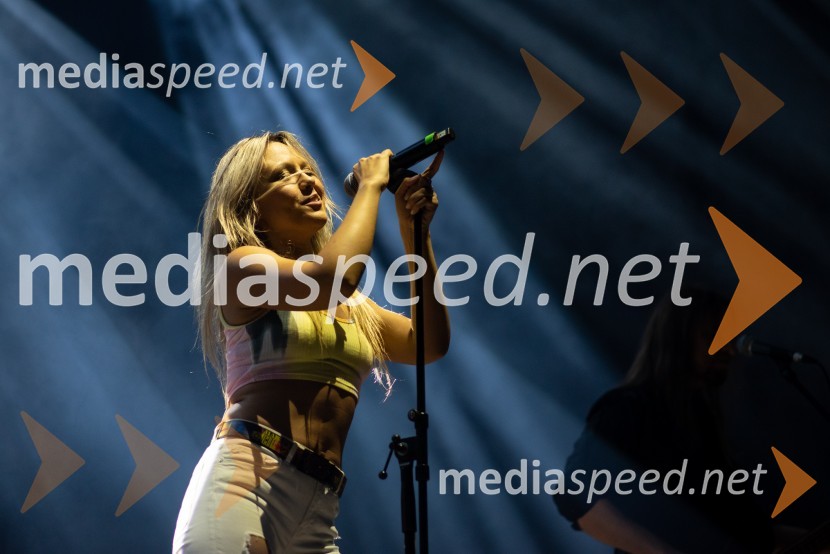  Aleksandra Josić, pevka skupine King FooPivo in cvetje 2022, petek