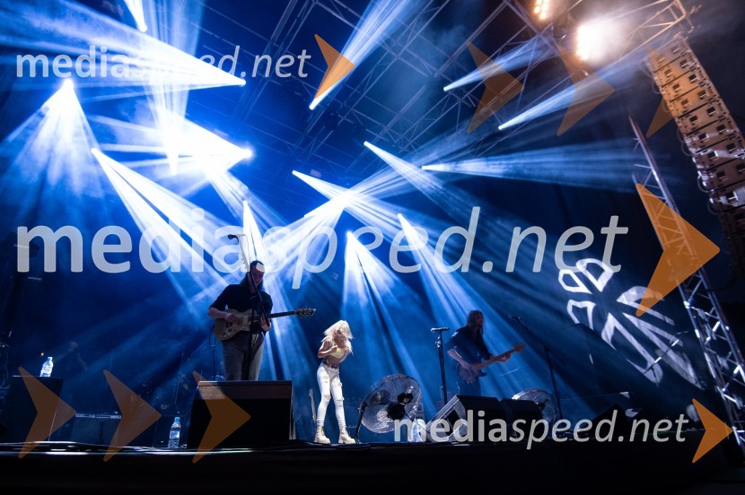  Aleksandra Josić, pevka skupine King FooPivo in cvetje 2022, petek