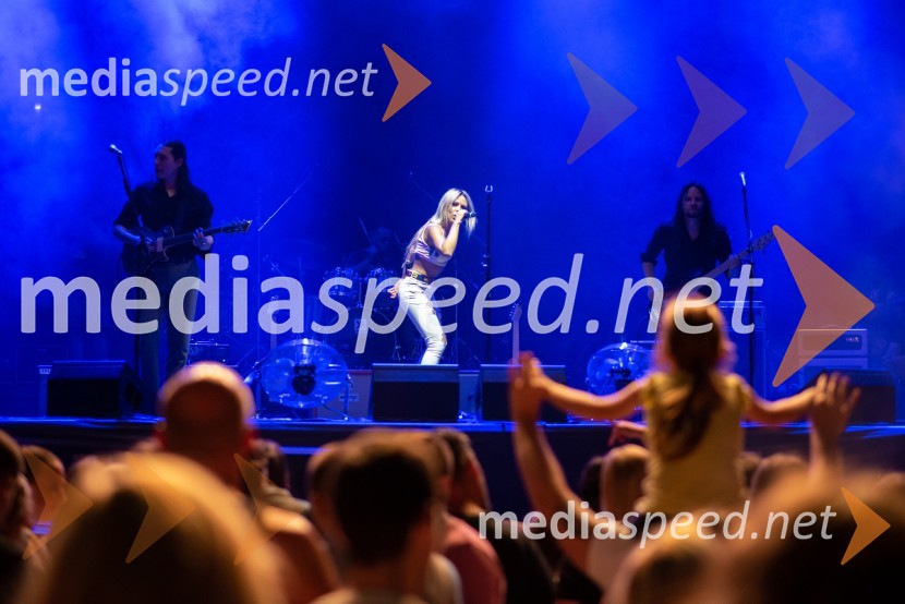  Aleksandra Josić, pevka skupine King FooPivo in cvetje 2022, petek