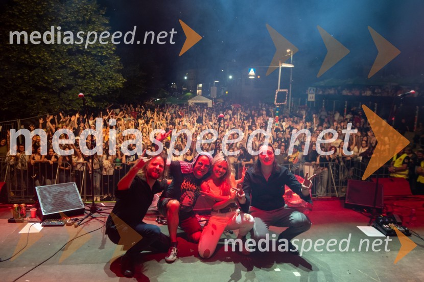  Matej Sušnik, King Foo, basist;  Rok Golob, skladatelj, dirigent in aranžer, King Foo;  Aleksandra Josić, pevka skupine King Foo;  Marko Smiljanić, kitaristPivo in cvetje 2022, petek