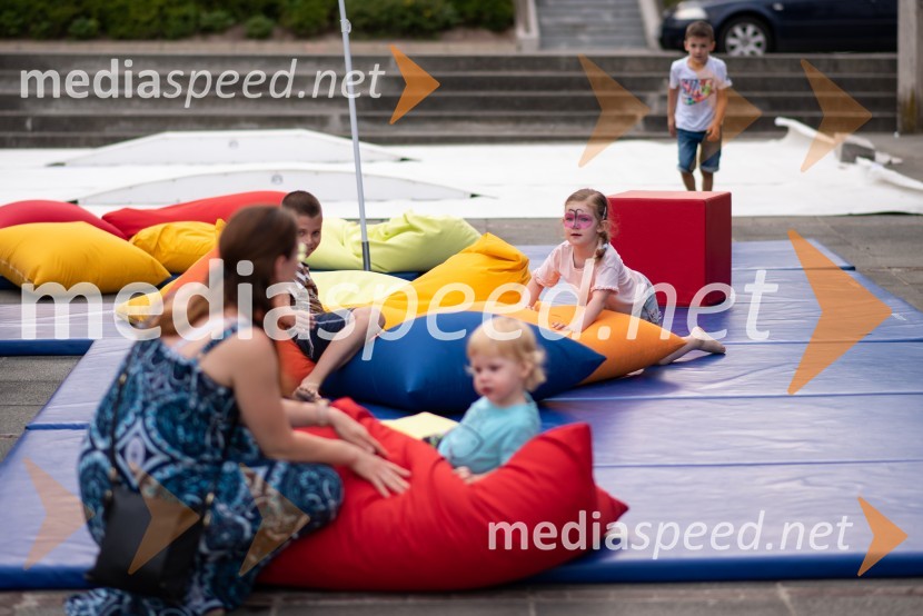 Pivo in cvetje 2022, petek