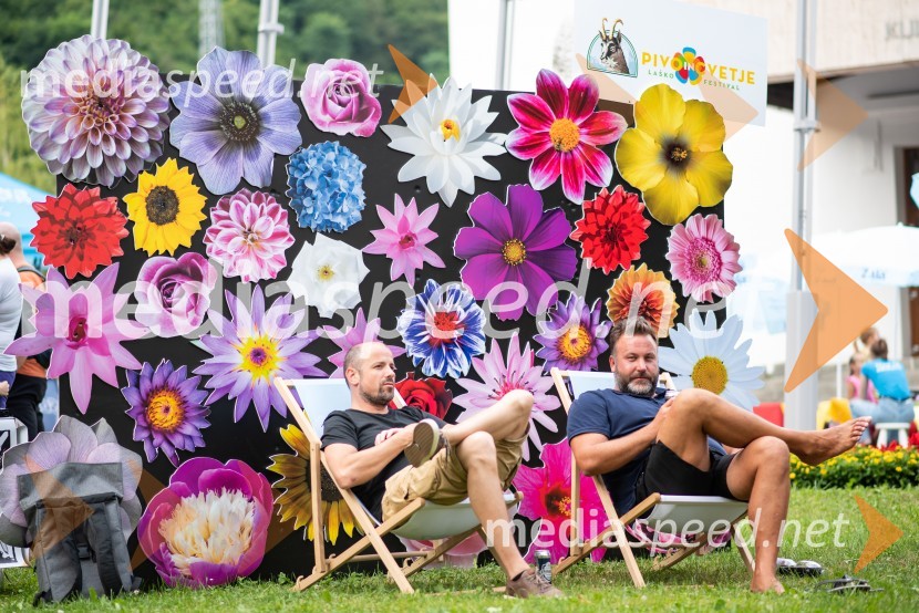 Pivo in cvetje 2022, petek
