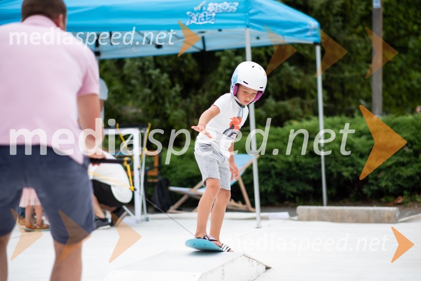 Pivo in cvetje 2022, petek