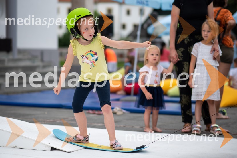 Pivo in cvetje 2022, petek