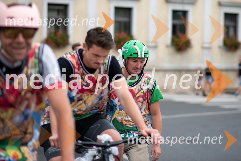 Pivo in cvetje 2022, petek