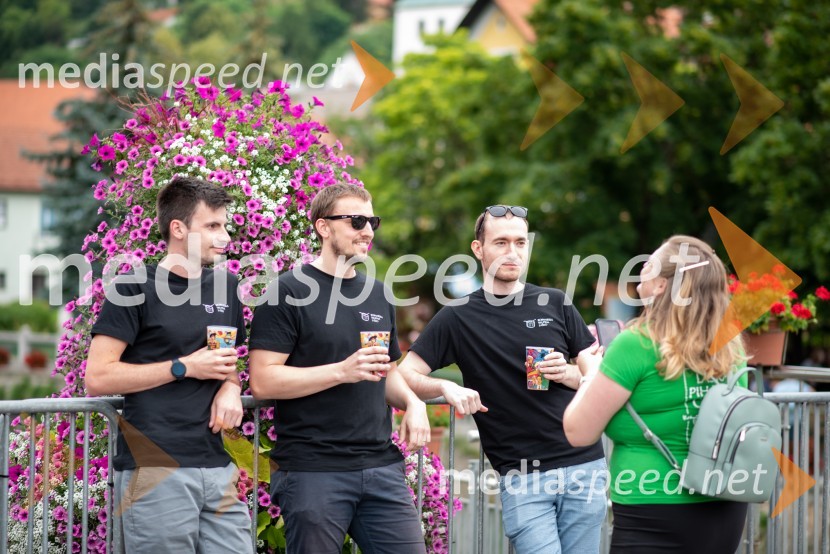 Pivo in cvetje 2022, petek