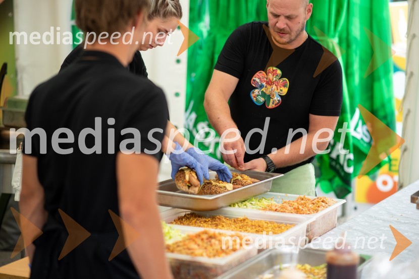 Pivo in cvetje 2022, petek