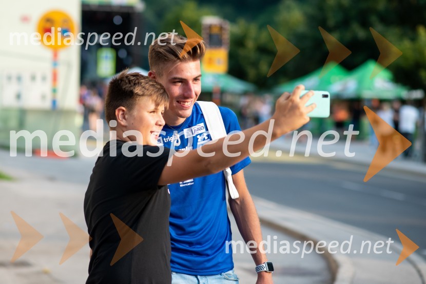 Pivo in cvetje 2022, petek