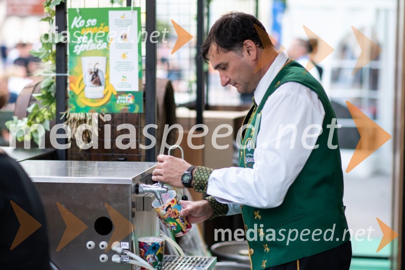 Pivo in cvetje 2022, petek