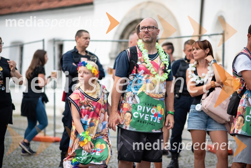  Ava Dalin Komotar;  Ciril Komotar, vloger Komotar MinutaPivo in cvetje 2022, petek