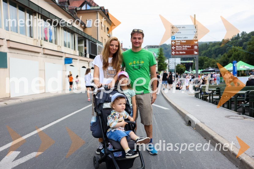  Tina Zavšek;  Rok  Marguč, deskar na snegu;  Zala Marguč;  ... Pivo in cvetje 2022, petek