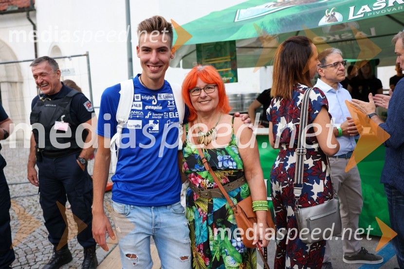 Pivo in cvetje 2022, petek