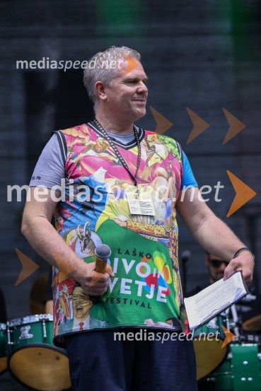  Miha Deželak, radijski voditelj, humanitarecPivo in cvetje 2022, petek