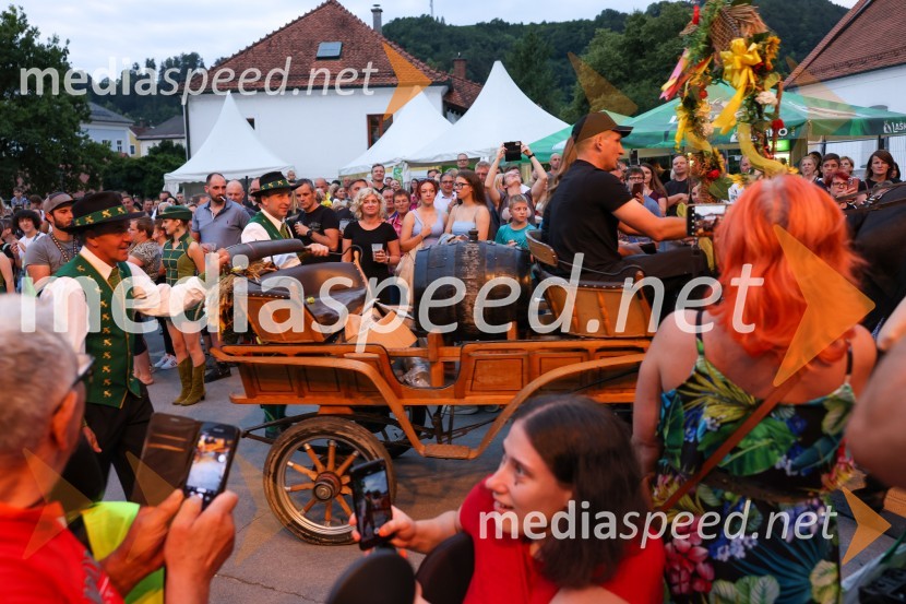 Pivo in cvetje 2022, petek