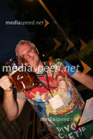  Miha Deželak, radijski voditelj, humanitarecPivo in cvetje 2022, petek