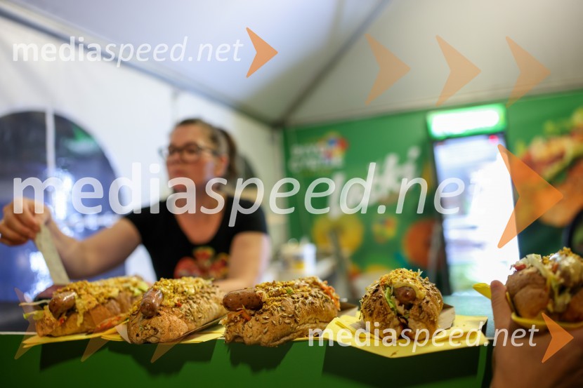 Pivo in cvetje 2022, petek