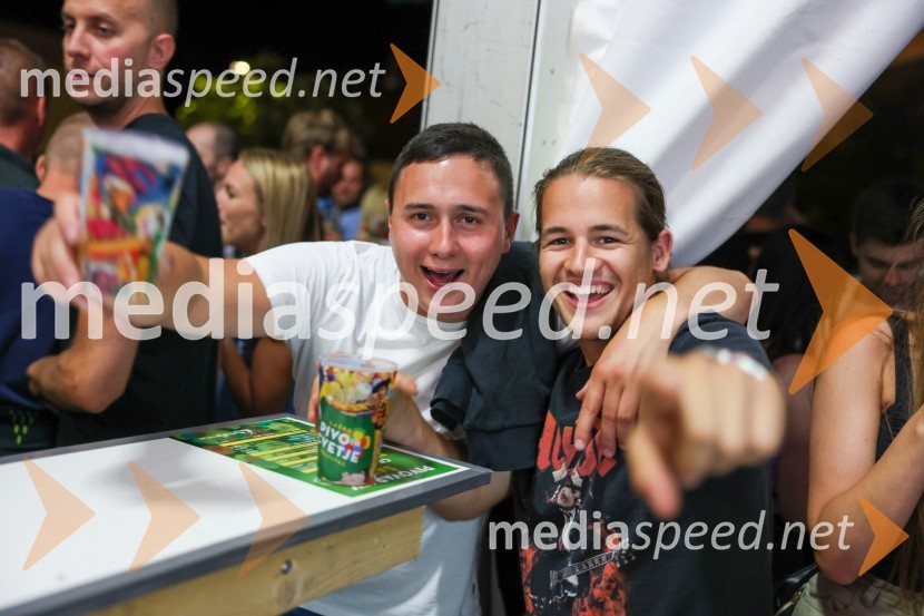 Pivo in cvetje 2022, petek