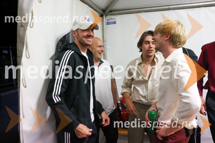  Goran Dragić, košarkar;  ... ;  Bojan Cvjetićanin, Joker Out;  Jure Maček, glasbenik, Joker OutPivo in cvetje 2022, petek