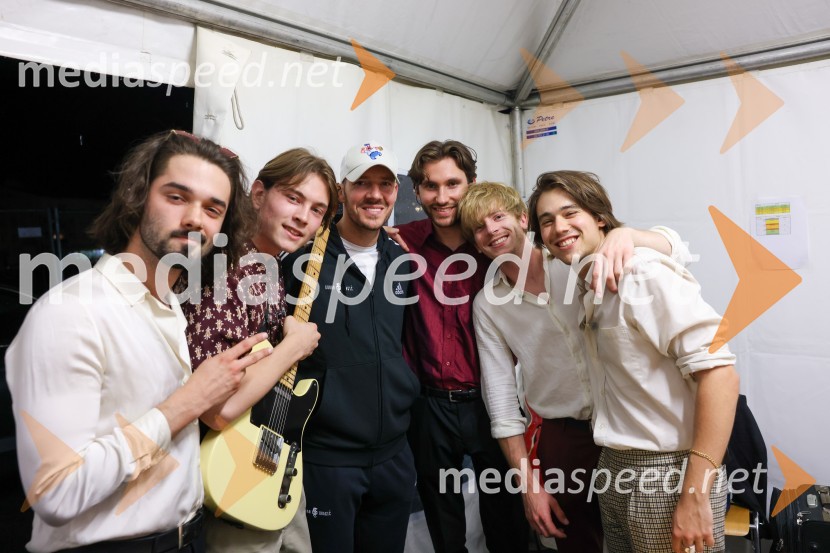  Jan  Peteh, Joker Out;  Kris  Guštin, Joker Out;  Goran Dragić, košarkar;  Martin  Jurkovič, Joker Out;  Jure Maček, glasbenik, Joker Out;  Bojan Cvjetićanin, Joker OutPivo in cvetje 2022, petek