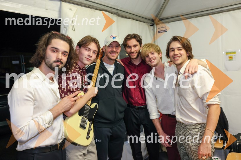  Jan  Peteh, Joker Out;  Kris  Guštin, Joker Out;  Goran Dragić, košarkar;  Martin  Jurkovič, Joker Out;  Jure Maček, glasbenik, Joker Out;  Bojan Cvjetićanin, Joker OutPivo in cvetje 2022, petek