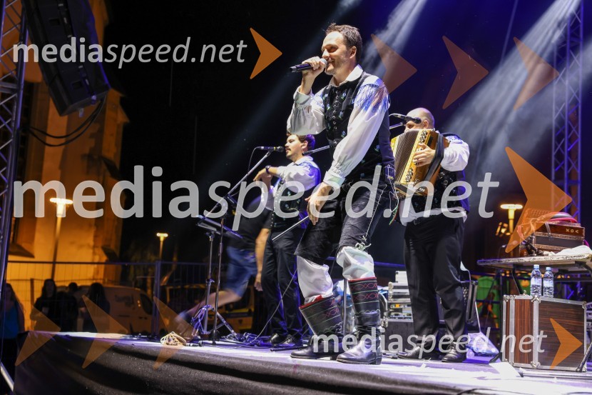  Blaž Švab, pevec, skupina ModrijaniPivo in cvetje 2022, petek