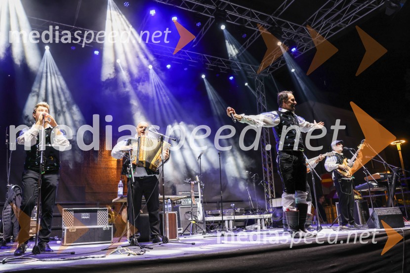  ... ;  Rok Švab, glasbenik, skupina Modrijani;  Blaž Švab, pevec, skupina ModrijaniPivo in cvetje 2022, petek