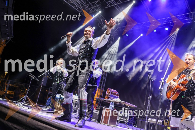  Blaž Švab, pevec, skupina ModrijaniPivo in cvetje 2022, petek
