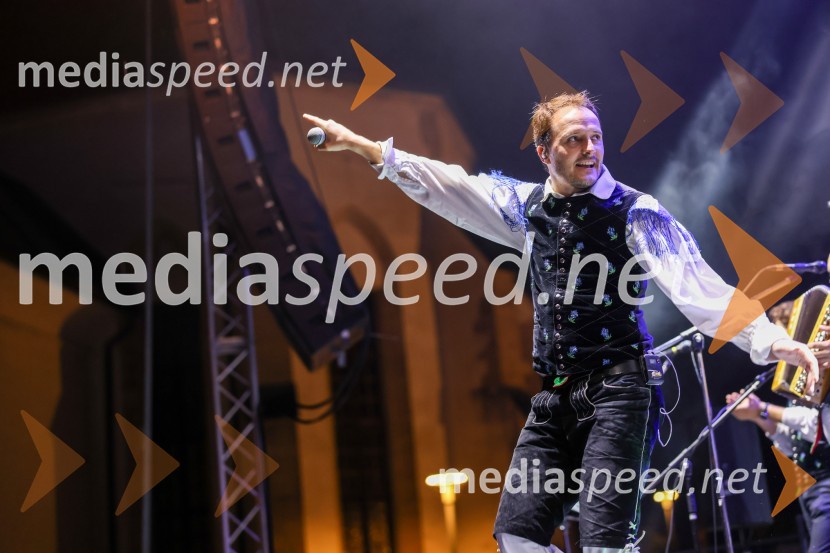  Blaž Švab, pevec, skupina ModrijaniPivo in cvetje 2022, petek