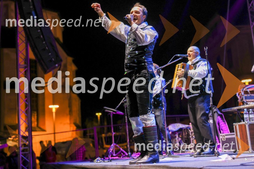  Blaž Švab, pevec, skupina ModrijaniPivo in cvetje 2022, petek