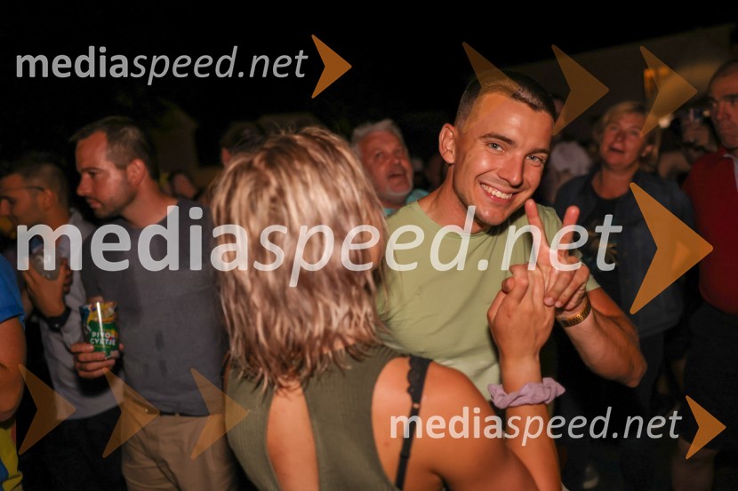 Pivo in cvetje 2022, petek