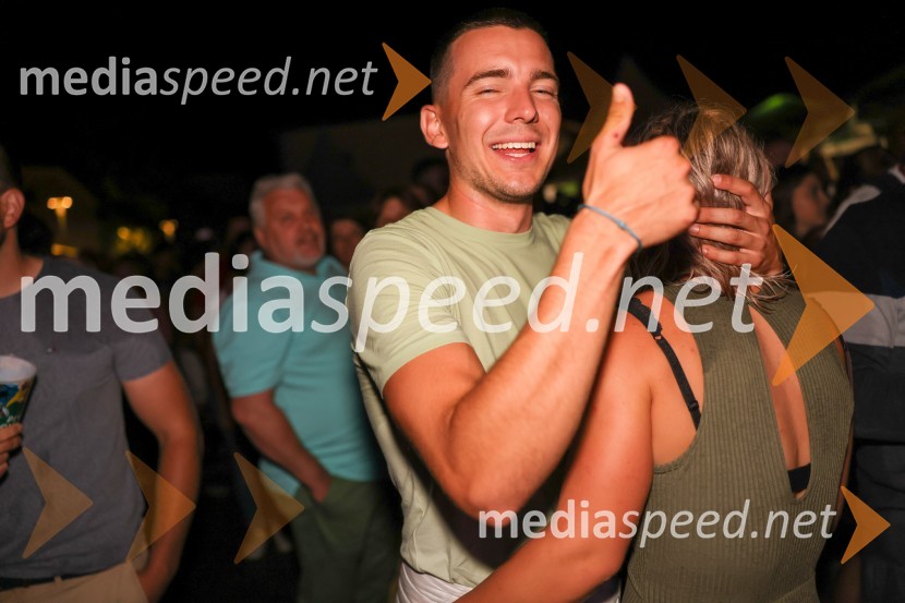 Pivo in cvetje 2022, petek