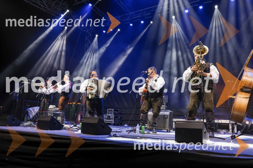  Jernej Polanc, trobenta, Okrogli muzikanti;  David Polanc, saksofonist, Okrogli muzikanti;  Leon Polanc, Okrogli muzikanti;  Robi Polanc, Okrogli muzikanti;  Marko Mastnak, Okrogli muzikantiPivo in cvetje 2022, petek