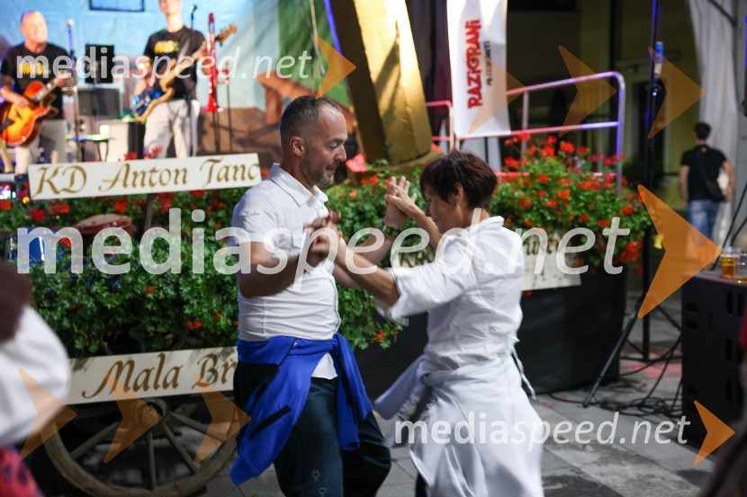 Pivo in cvetje 2022, petek