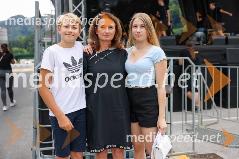  ... ;  Mojca Leskovar, članica uprave, Thermana Laško;  ... Pivo in cvetje 2022, petek