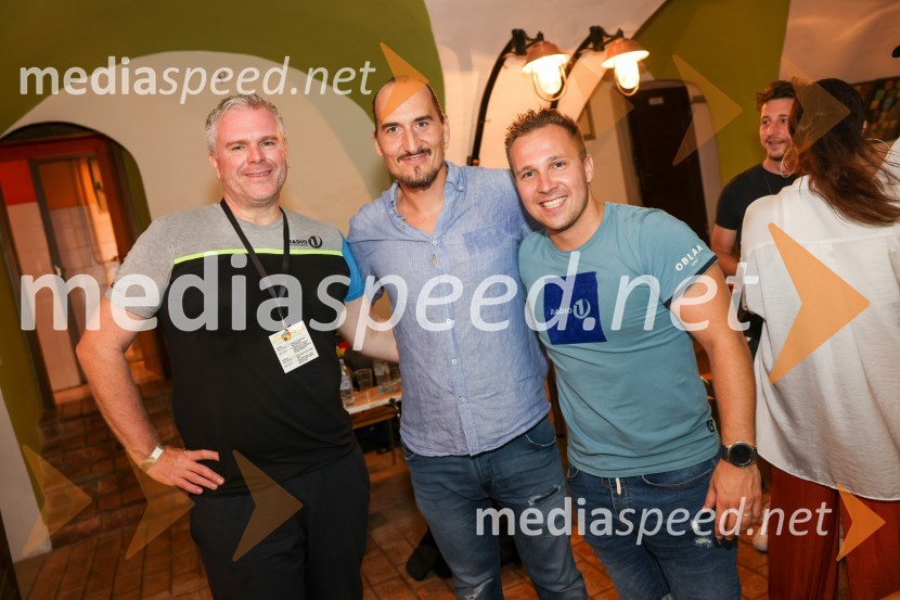  Miha Deželak, radijski voditelj, humanitarec;  Vid  Valič, stand-up komik, voditelj;  ... Pivo in cvetje 2022, sobota