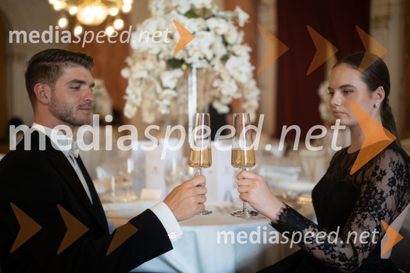  Aljaž Planinšek, plesalec;  Eva Zupanec,  članica protokola Anin ples 2022Anin ples 2022