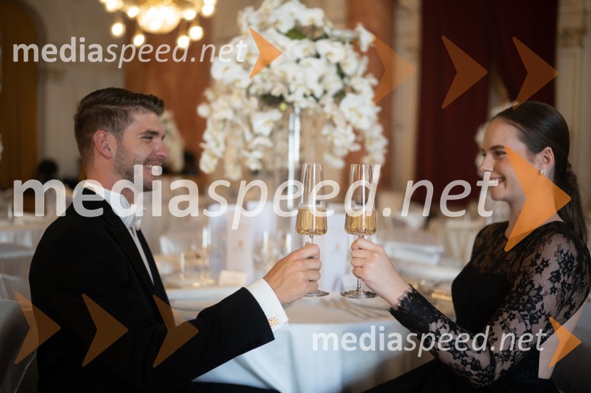  Aljaž Planinšek, plesalec;  Eva Zupanec,  članica protokola Anin ples 2022Anin ples 2022