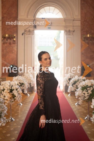  Eva Zupanec,  članica protokola Anin ples 2022Anin ples 2022