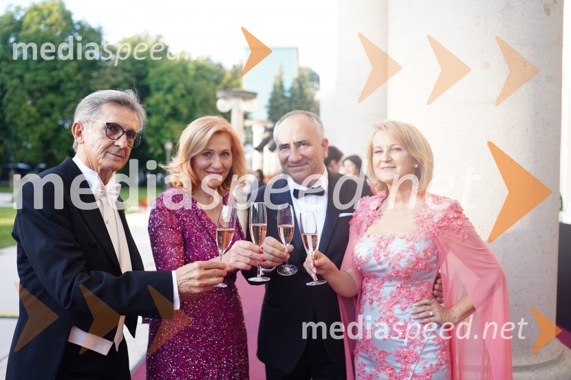  Franci Križan, organizator Aninega plesa;  Biserka Križan;  Ivan Cajzek, direktor družbe GIC gradnje;  Nežika Cajzek, GIC gradnjeAnin ples 2022