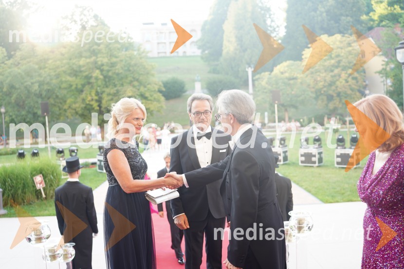  Sanja Stanić;  Martin Wienerroither, generalni direktor Porsche Slovenija;  Franci Križan, organizator Aninega plesaAnin ples 2022